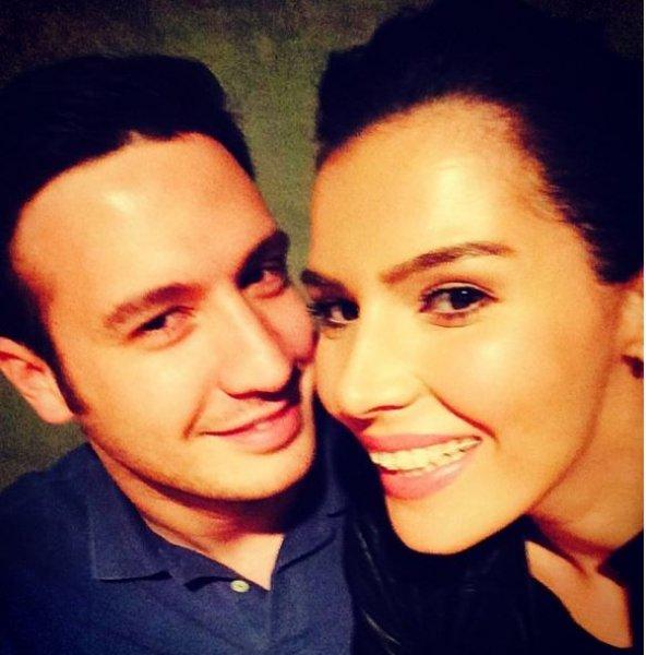 Güzel oyuncu Hatice Şendil'den mutluluk pozu