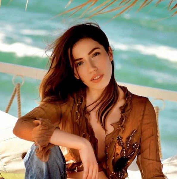 Burcu Güneş Konyaspor için marş yaptı