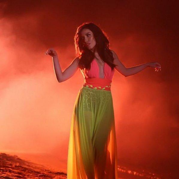 Burcu Güneş Konyaspor için marş yaptı