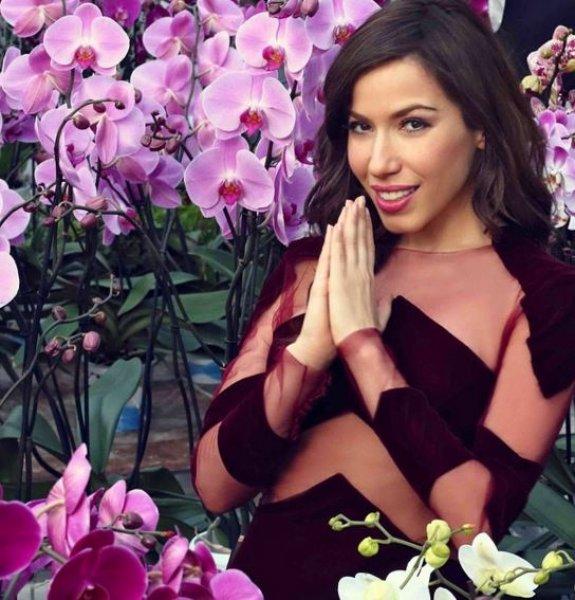 Burcu Güneş Konyaspor için marş yaptı