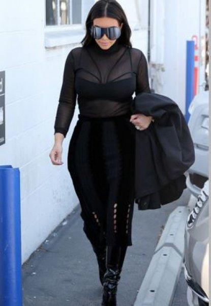 Kim Kardashian yine transparan