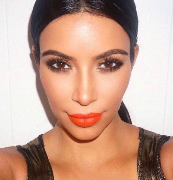 Kim Kardashian yine transparan