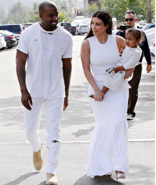 Kim Kardashian yine transparan