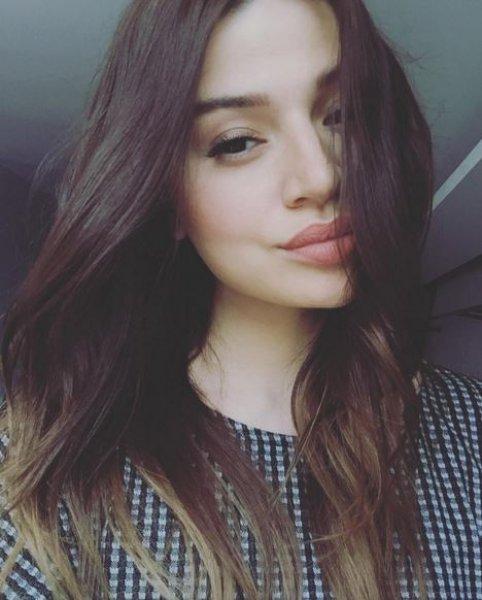 Hadise ve kız kardeşlerinin inanılmaz benzerliği