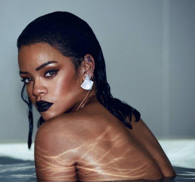 Rihanna'nın yeni çorap koleksiyonu
