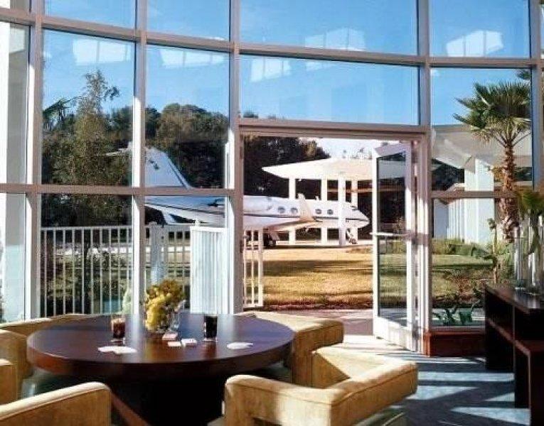 Ünlü aktör John Travolta'nın muhteşem evi 