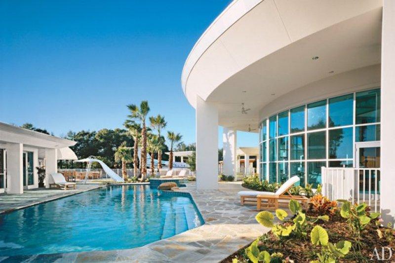 Ünlü aktör John Travolta'nın muhteşem evi 