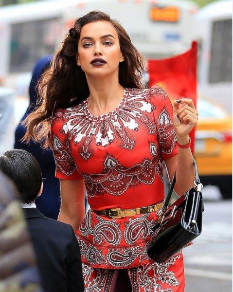 Irina Shayk başörtü taktı