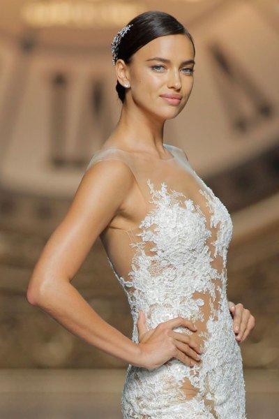 Irina Shayk başörtü taktı