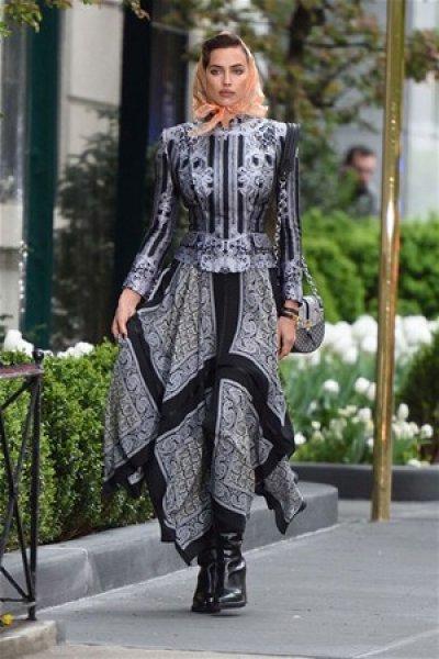 Irina Shayk başörtü taktı