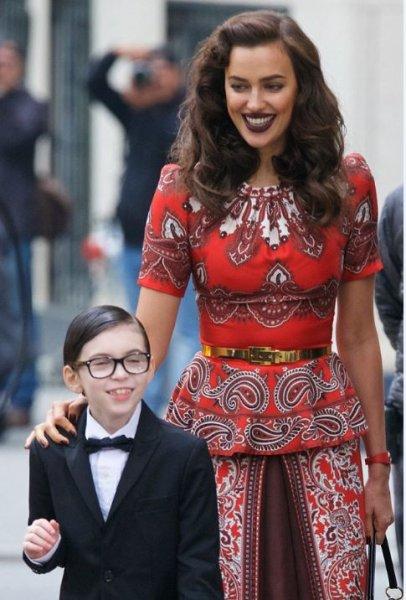 Irina Shayk başörtü taktı