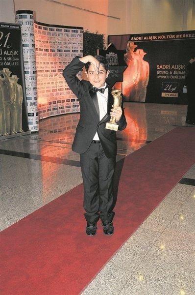 21. Sadri Alışık Tiyatro ve Sinema Ödülleri sahiplerini buldu 