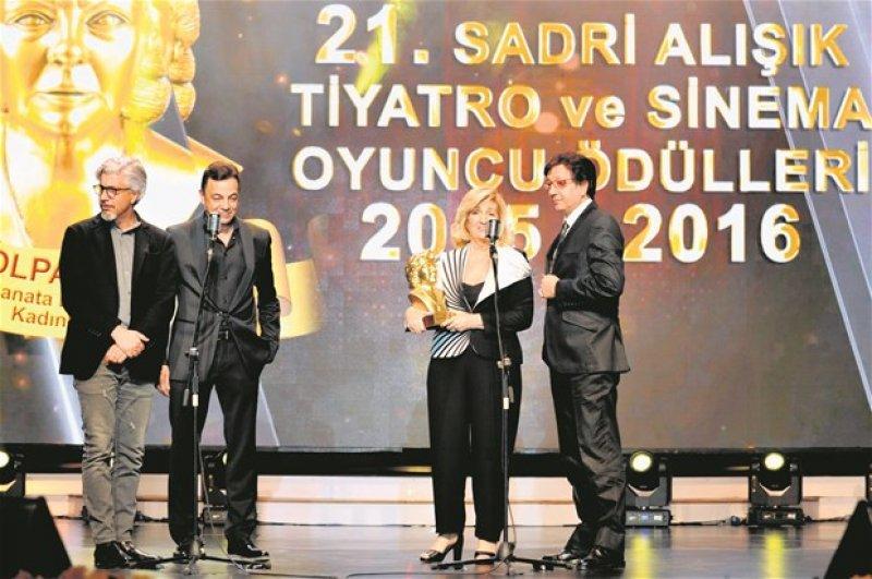 21. Sadri Alışık Tiyatro ve Sinema Ödülleri sahiplerini buldu 