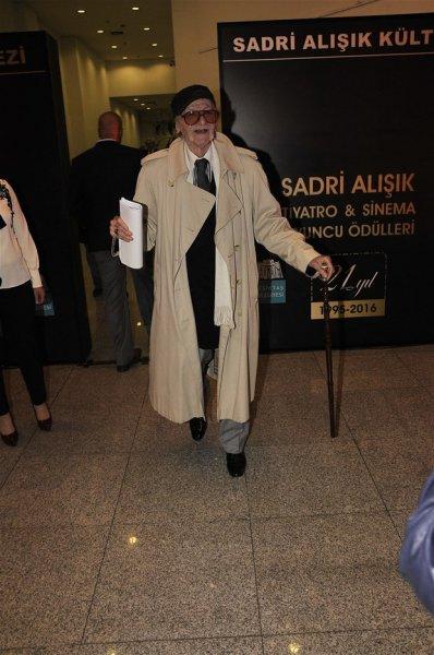 21. Sadri Alışık Tiyatro ve Sinema Ödülleri sahiplerini buldu 