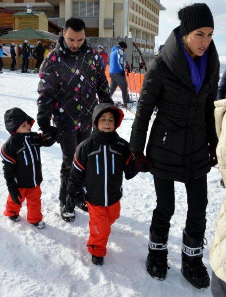 Çağla Şıkel oğullarıyla Anneler Günü'nü kutladı