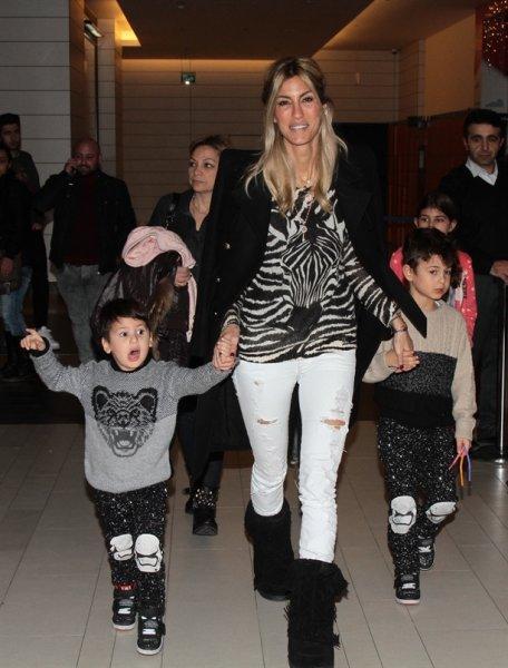 Çağla Şıkel oğullarıyla Anneler Günü'nü kutladı