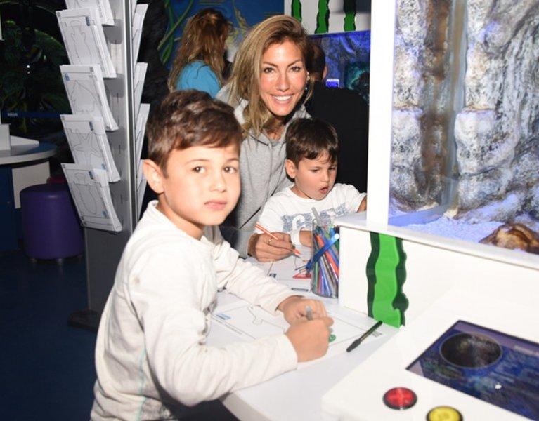 Çağla Şıkel oğullarıyla Anneler Günü'nü kutladı