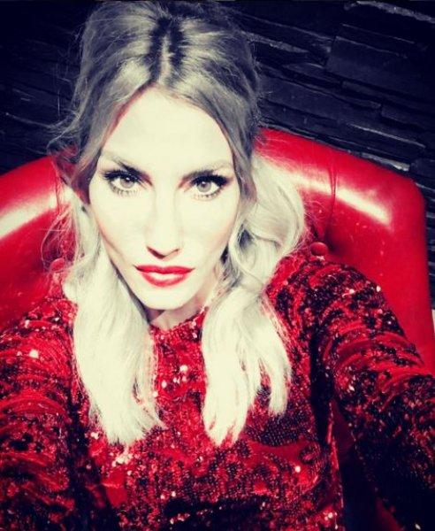 Çağla Şıkel oğullarıyla Anneler Günü'nü kutladı