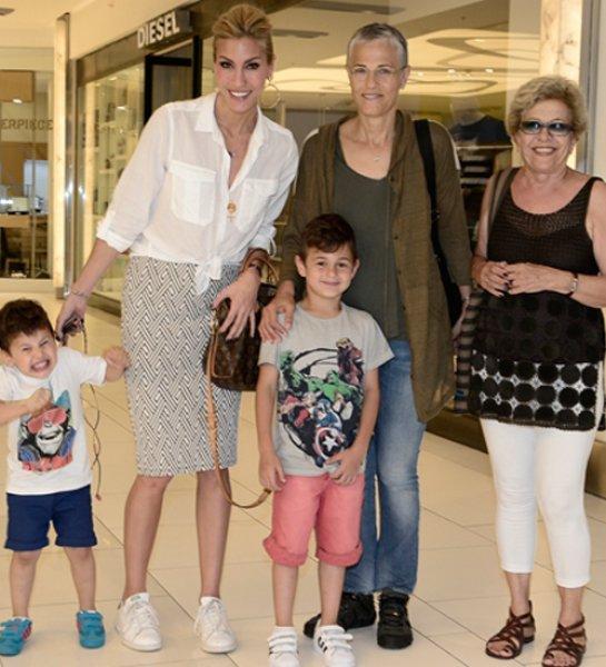 Çağla Şıkel oğullarıyla Anneler Günü'nü kutladı