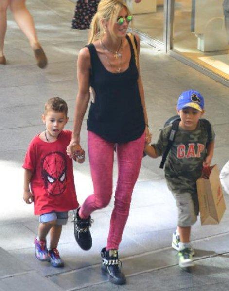 Çağla Şıkel oğullarıyla Anneler Günü'nü kutladı