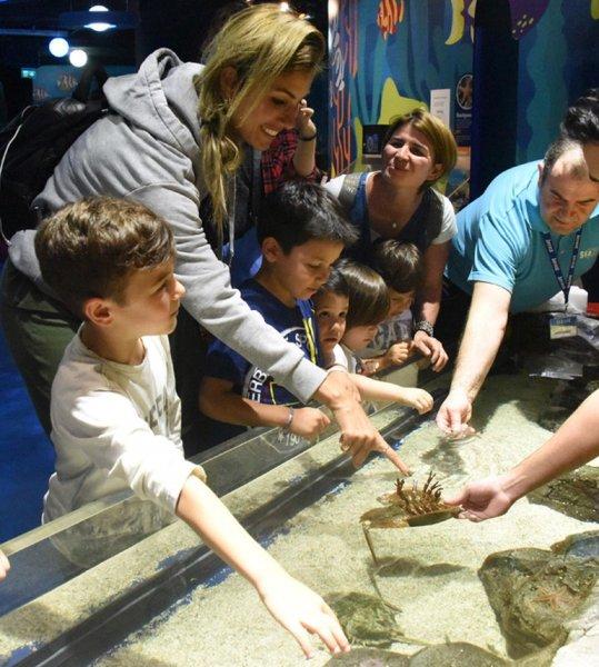 Çağla Şıkel oğullarıyla Anneler Günü'nü kutladı