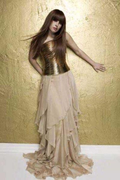 Funda Arar'dan cesur kıyafet 