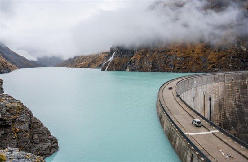 İsviçre'nin Mauvoisin Barajından muhteşem manzara 