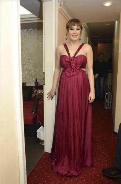 Funda Arar'dan cesur kıyafet 