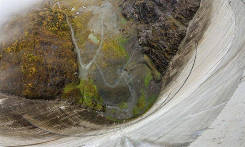 İsviçre'nin Mauvoisin Barajından muhteşem manzara 