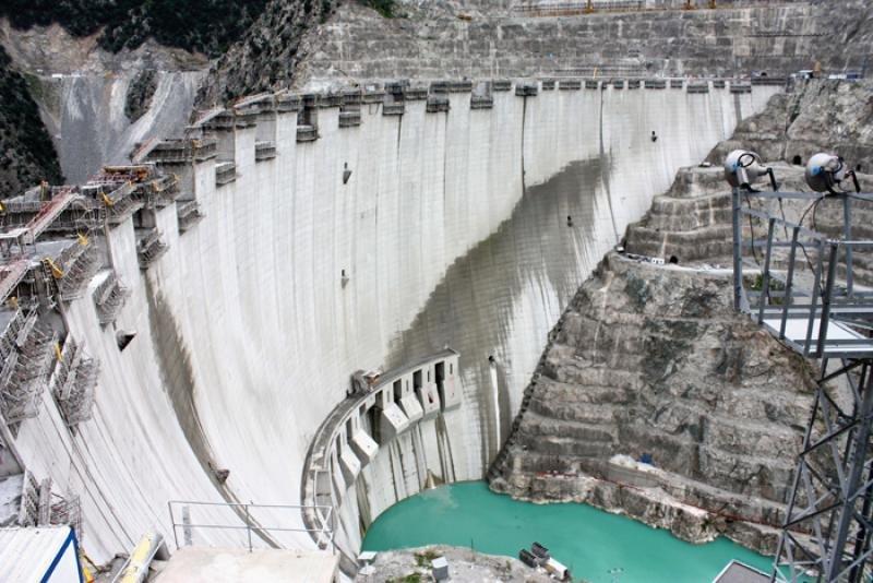 İsviçre'nin Mauvoisin Barajından muhteşem manzara 