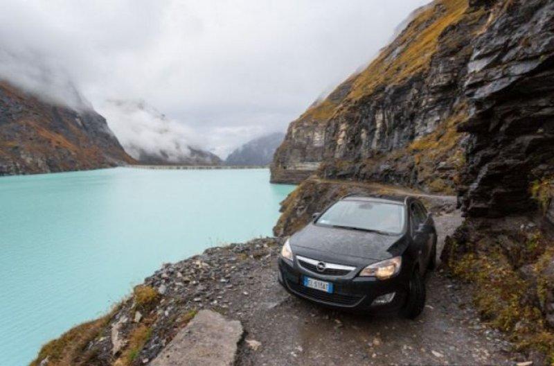 İsviçre'nin Mauvoisin Barajından muhteşem manzara 