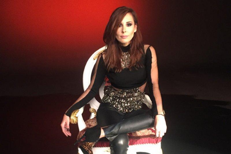 Funda Arar'dan cesur kıyafet 