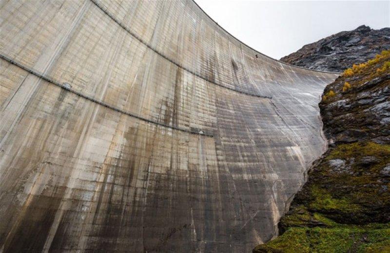 İsviçre'nin Mauvoisin Barajından muhteşem manzara 