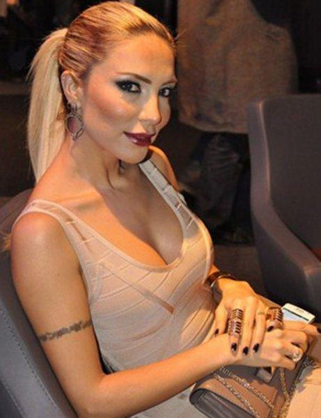 Işıl Reçber kızıyla podyumda 