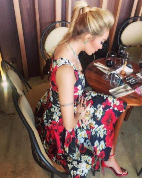 Işıl Reçber kızıyla podyumda 