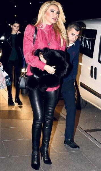 Işıl Reçber kızıyla podyumda 