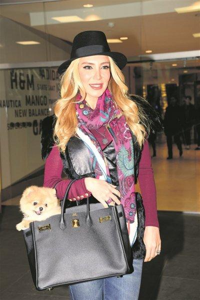 Işıl Reçber kızıyla podyumda 