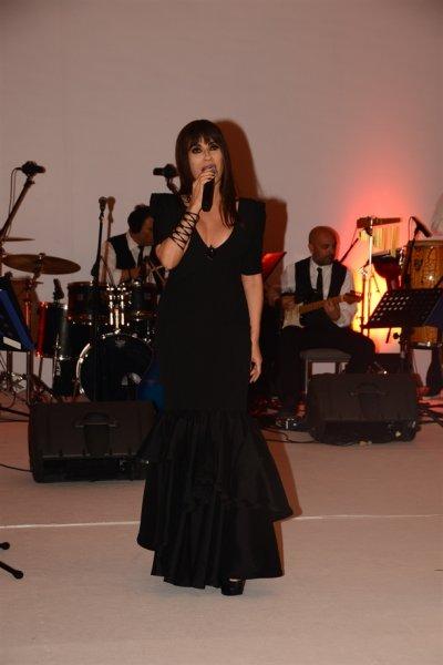 Ünlü anneler ve kızları podyumda 