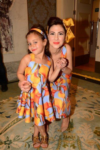 Ünlü anneler ve kızları podyumda 