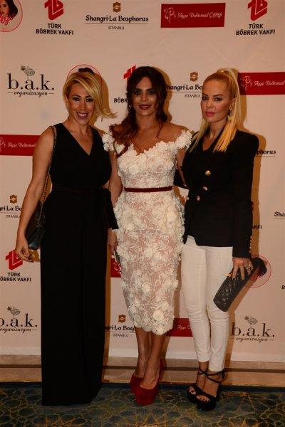 Ünlü anneler ve kızları podyumda 