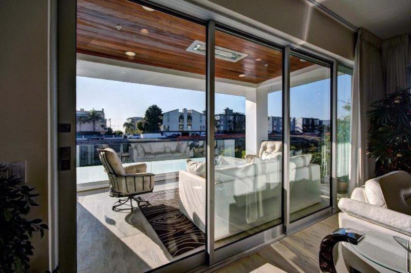 Van Damme'ın evi Ice Cube'a satıldı