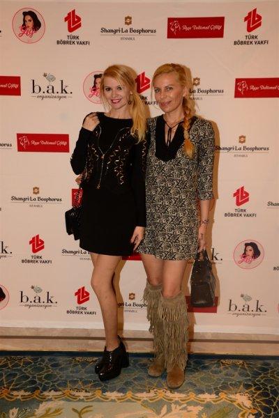 Ünlü anneler ve kızları podyumda 