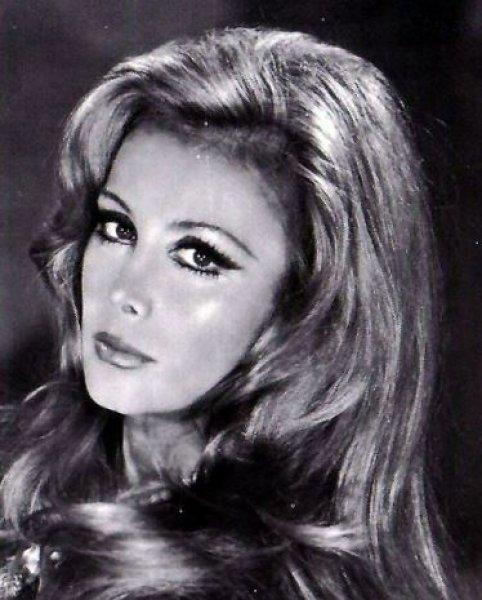 Filiz Akın’ın 4 bin 500 fotoğrafı sergiye sunulacak 