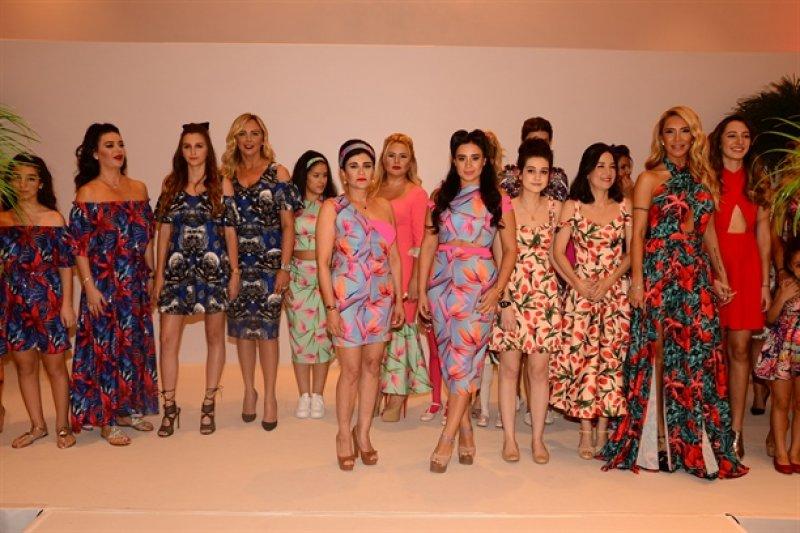 Ünlü anneler ve kızları podyumda 