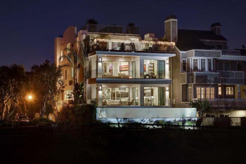 Van Damme'ın evi Ice Cube'a satıldı