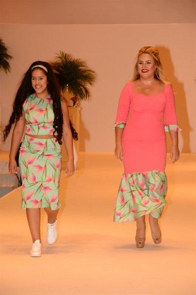 Ünlü anneler ve kızları podyumda 