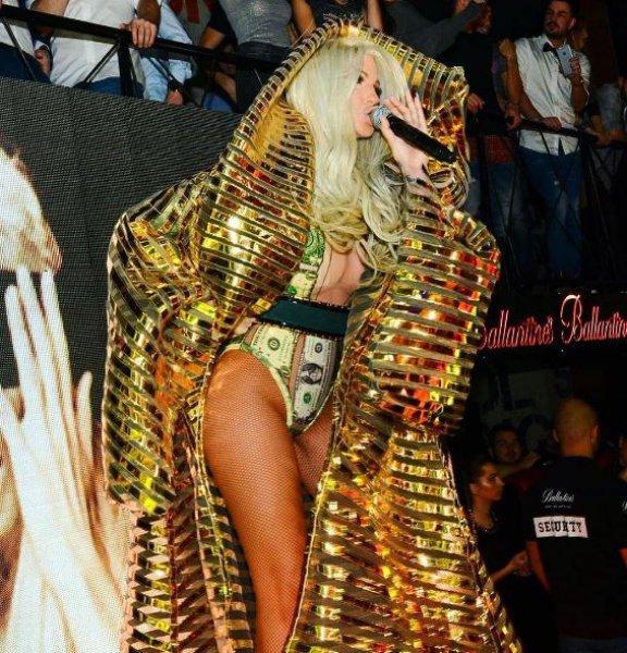 Jelena Karleusa estetik iddialarına ateş püskürdü