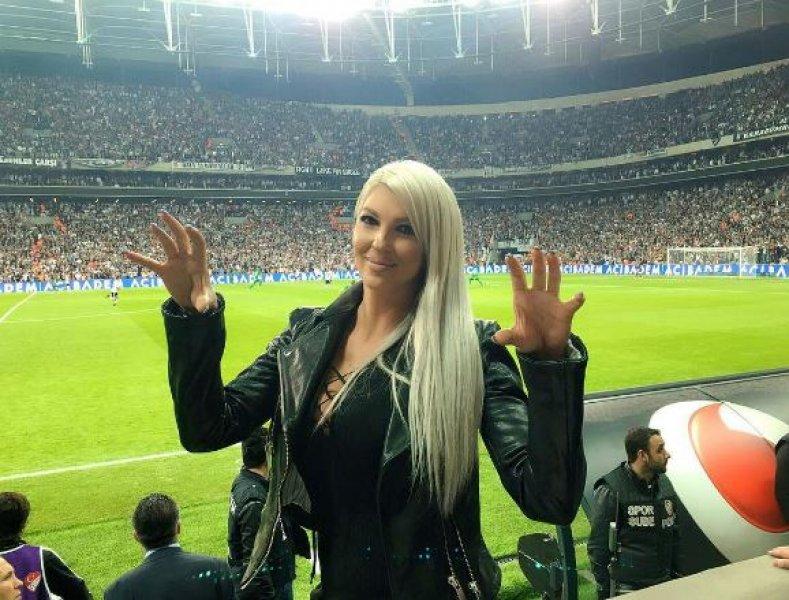 Jelena Karleusa estetik iddialarına ateş püskürdü