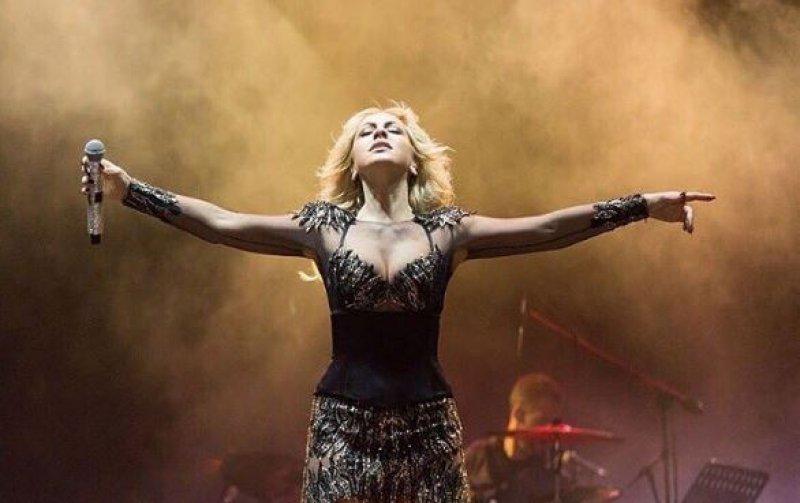 Hadise ile Murat Boz'dan samimi konser