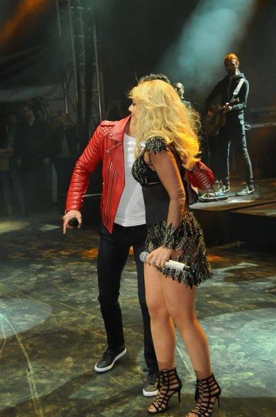 Hadise ile Murat Boz'dan samimi konser